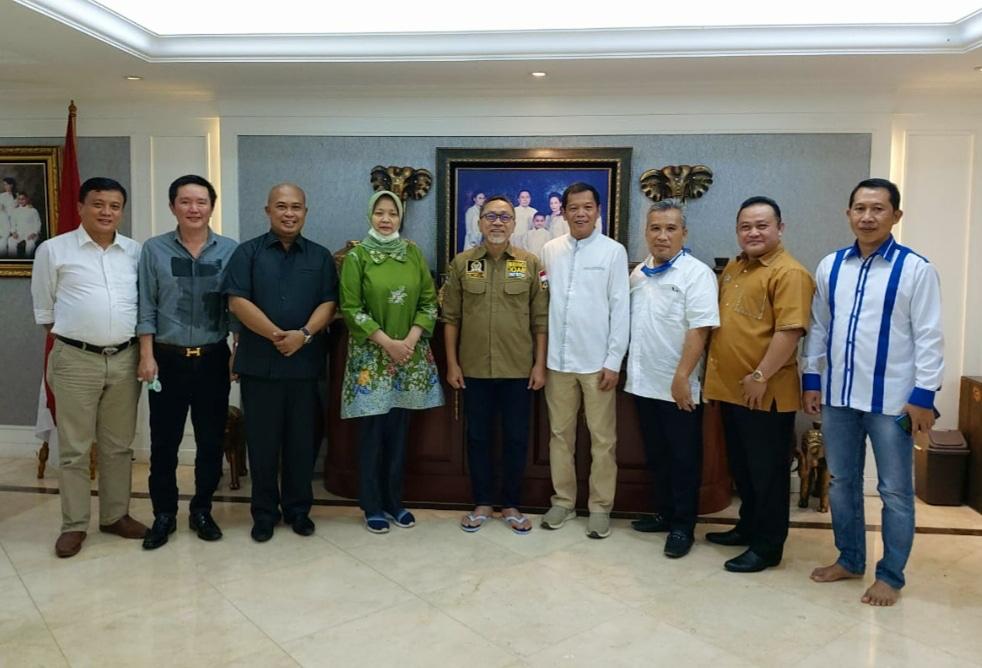 Cabup Hipni 'Kepincut' Istri Eki Setyanto