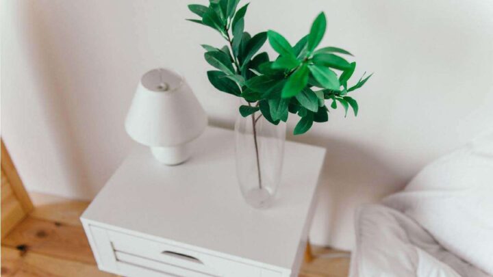 6 Rekomendasi Side Table (Meja Samping) Terbaik yang Multifungsi